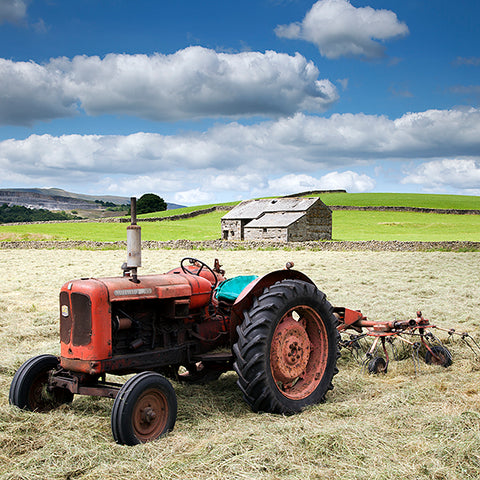 Tractor and Barn Card - David Tarn Photography